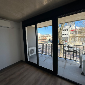 Alquiler apartamento a estrenar, dos dormitorios, garaje, al frente, sobre 8 de octubre. $ 35.000