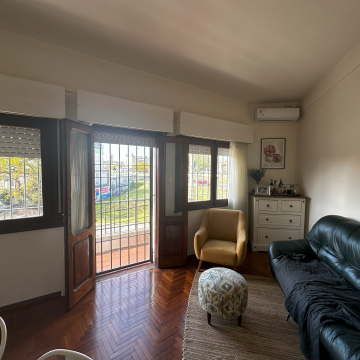 Venta apartamento, 3 dormitorios, al frente, a metros de Av. Varela.